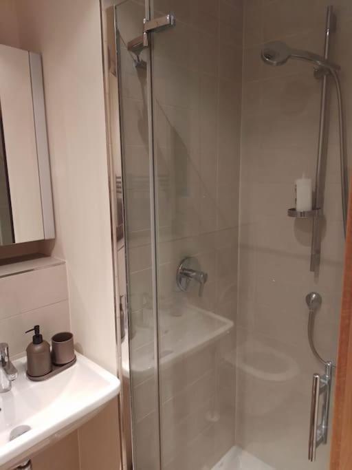 Beautiful 2Br/2Bar Apartement In European District บรัสเซลส์ ภายนอก รูปภาพ